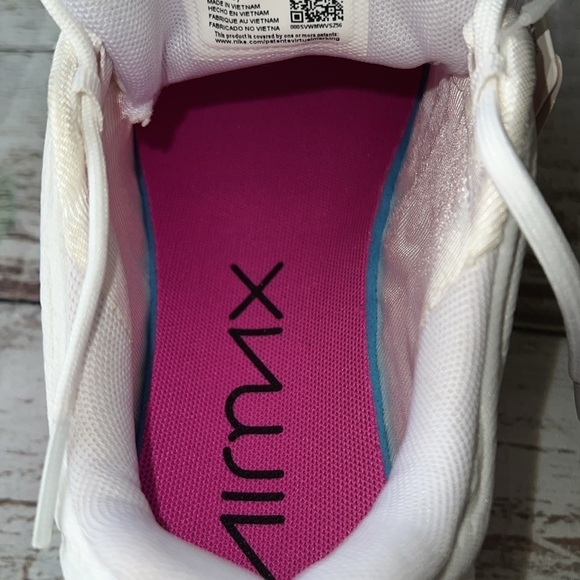 Nike Wmns Air Max 720 Pink Rise Sz 7 NWOT - Picture 9 of 10